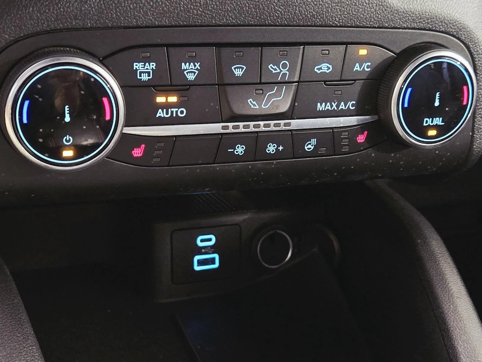 Used 2023 Oxford White Ford ST-Line Select image 22