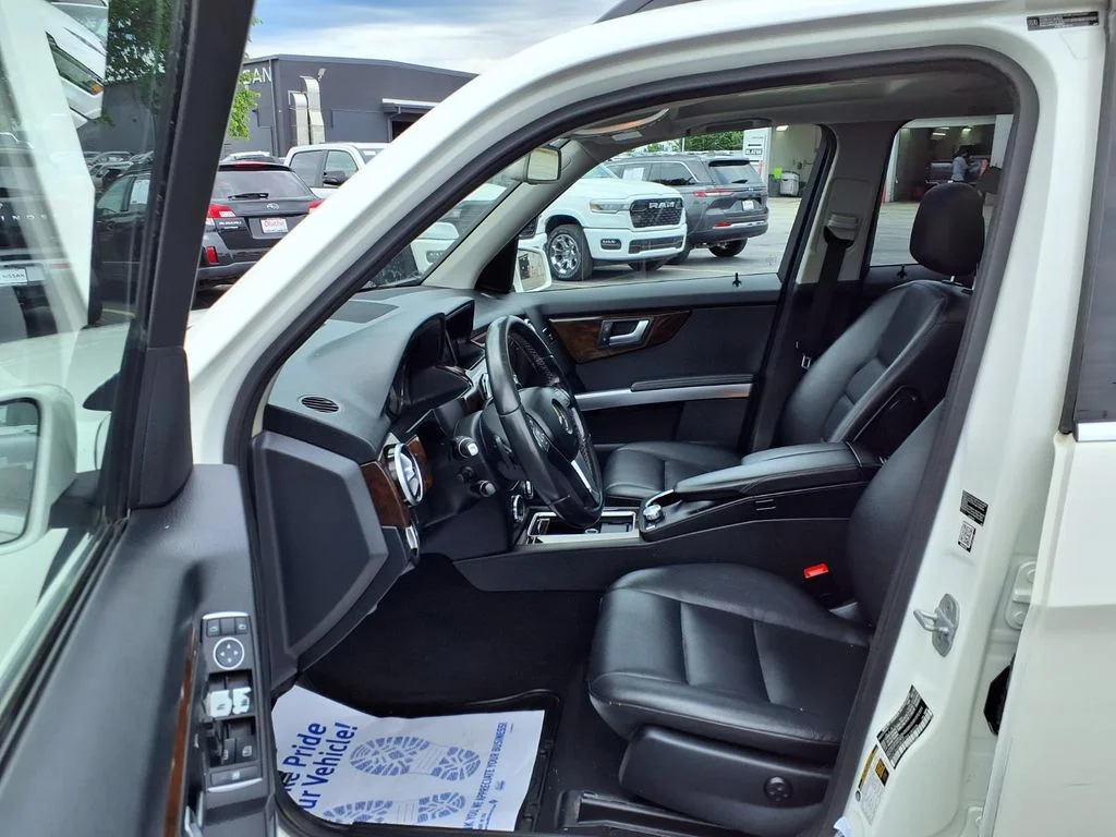 Used 2015 White Mercedes-Benz GLK 350 image 22