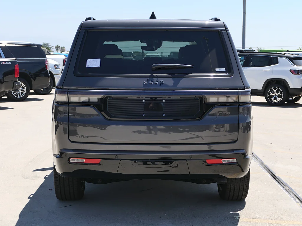 New 2026 Baltic Gray Metallic Clear Coat Jeep Limited Reserve 4x4 image 5