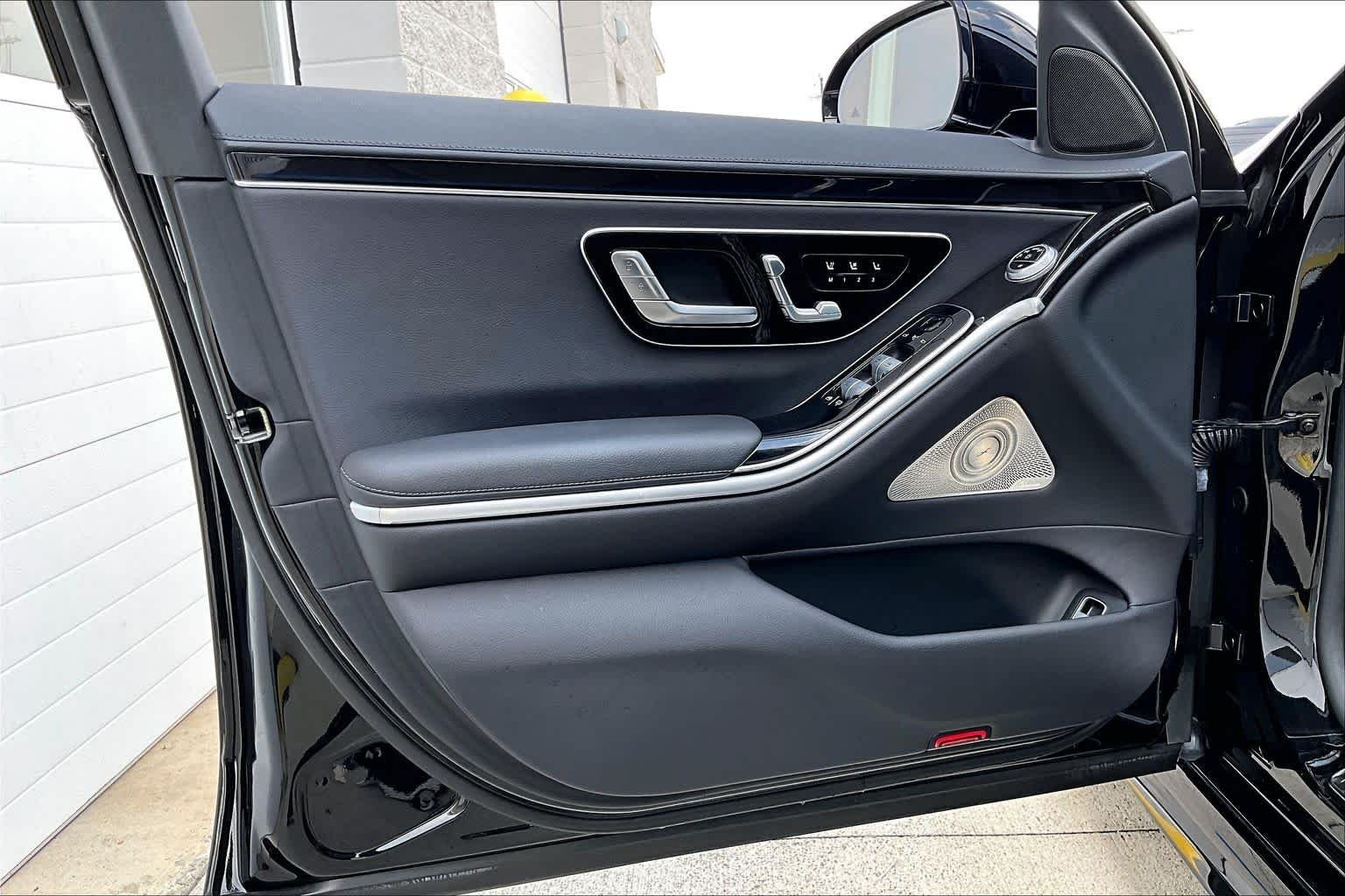 Used 2022 Obsidian Black Mercedes-Benz S 580 image 19