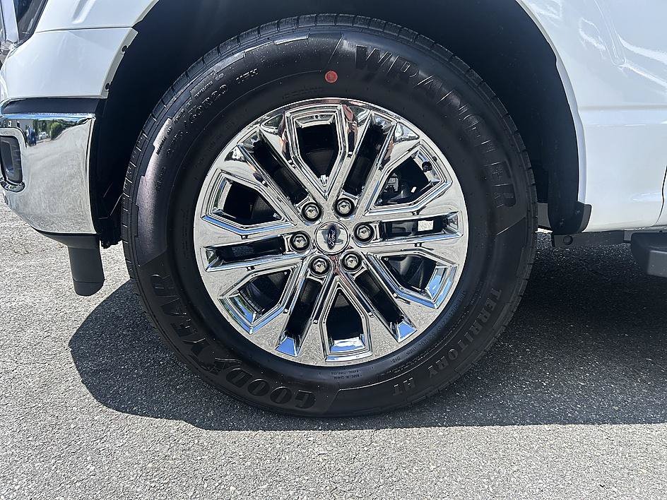 New 2026 Oxford White Ford Lariat® image 8