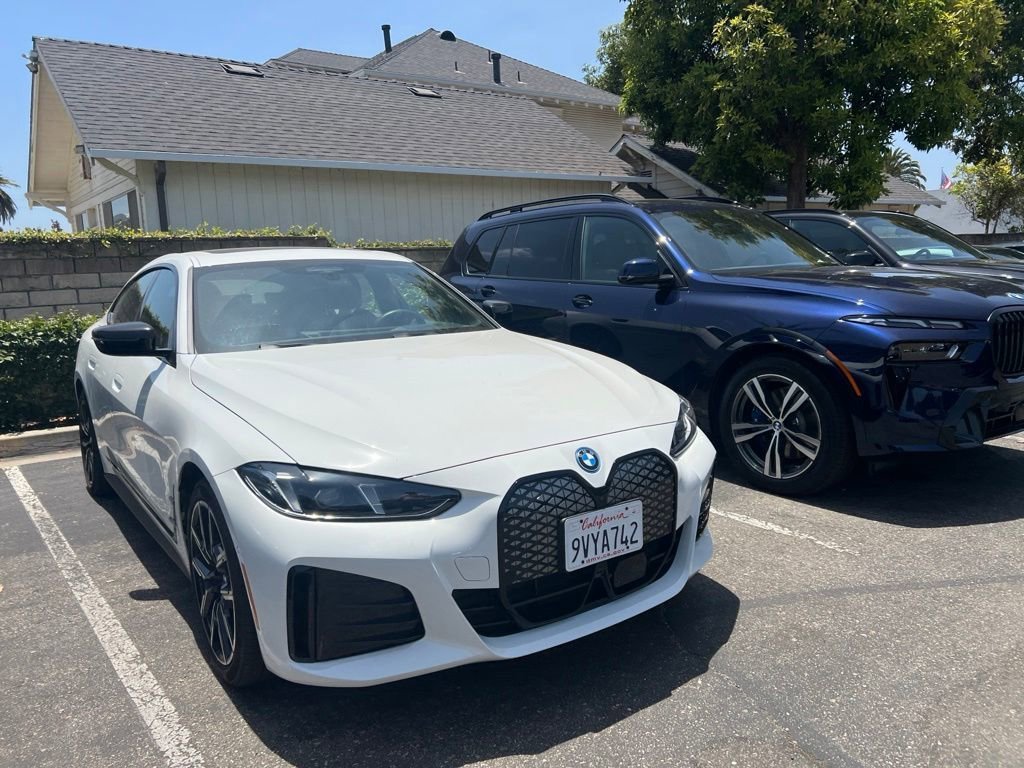 Used 2025 Alpine White BMW xDrive40 image 3