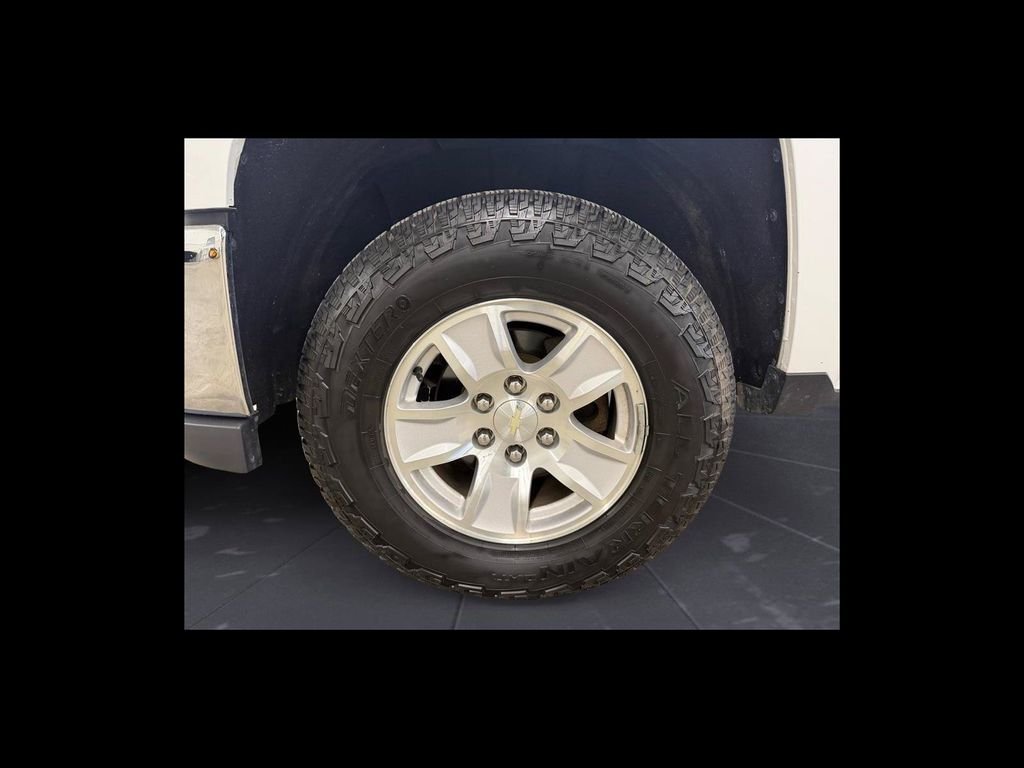 Used 2019 White Chevrolet LT image 10