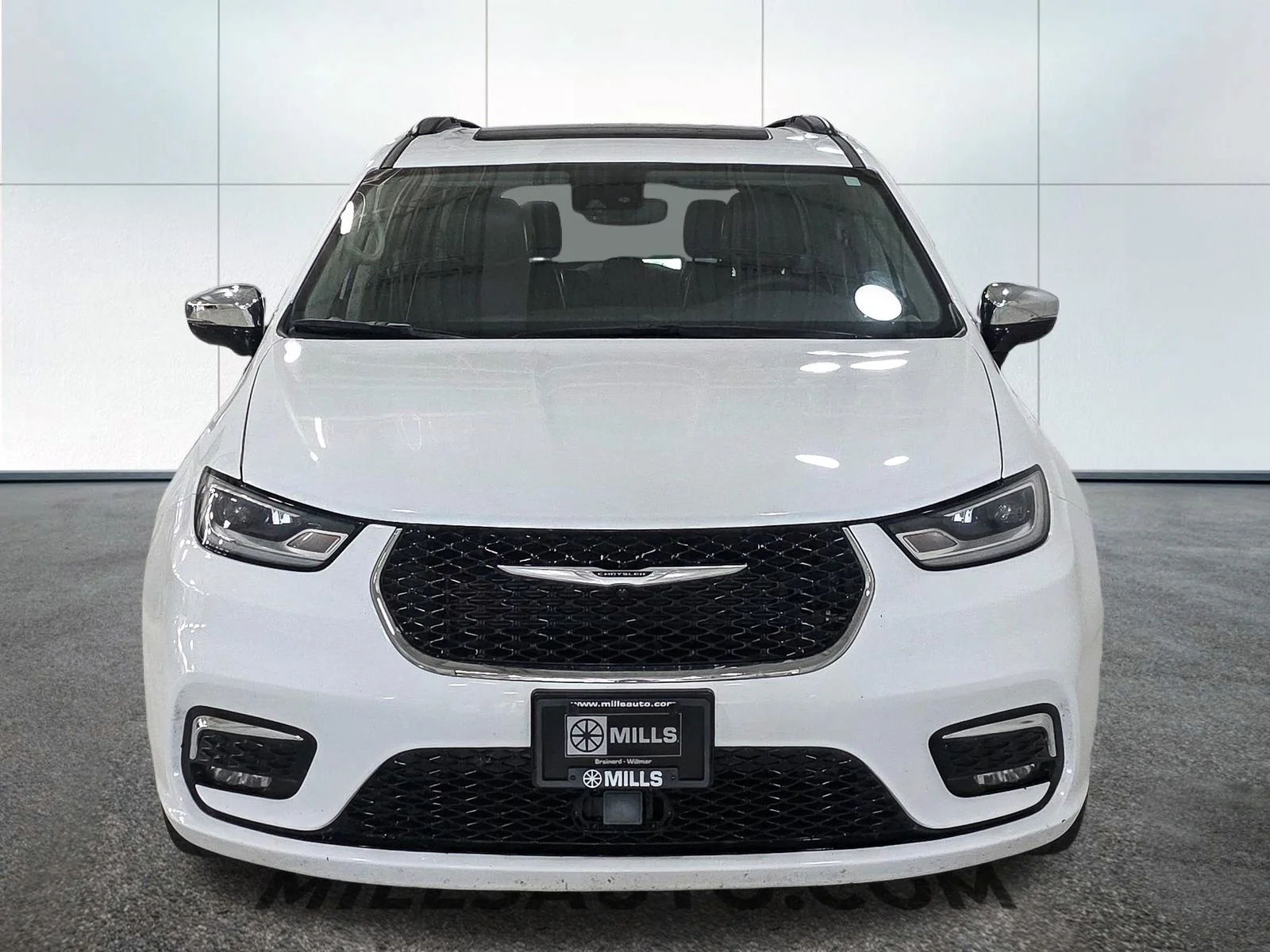 Used 2023 White Chrysler Limited image 12