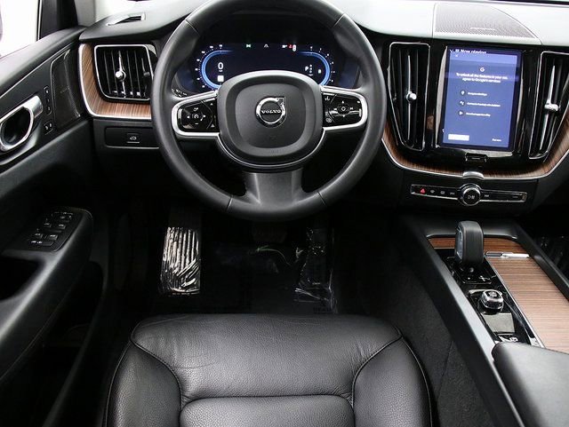 2023 Volvo XC60 Plus - Photo 13