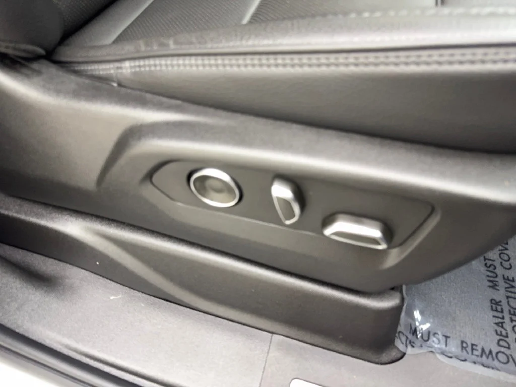 Used 2024 White GMC Denali image 56