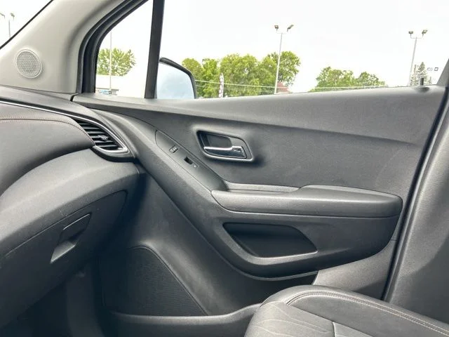 Used 2020 White Chevrolet LT image 36