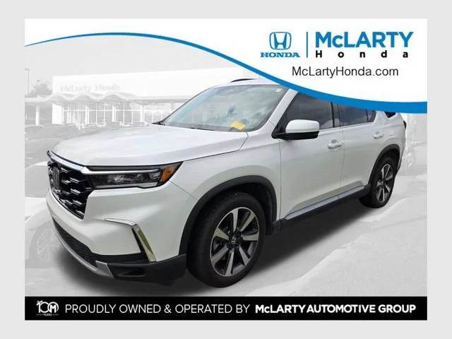 Certified Used 2025 Platinum White Pearl Honda Touring image 13