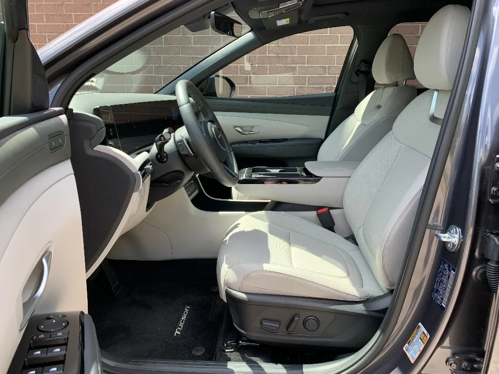 Used 2025 Titan Gray Hyundai Limited image 16