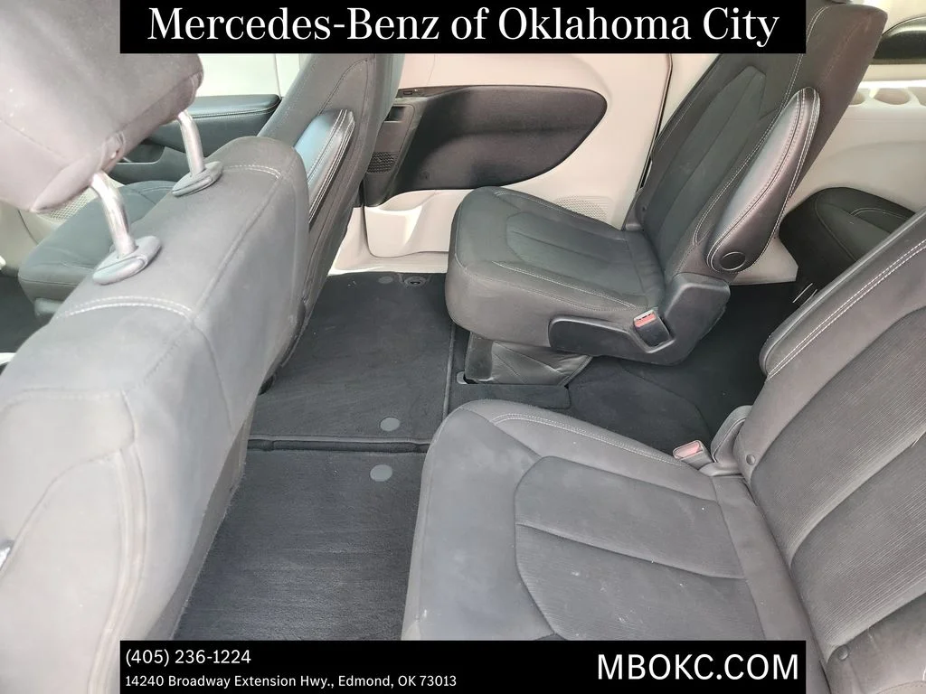 Used 2022 Brilliant Black Crystal Pearlcoat Chrysler LX image 21