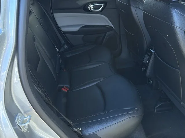 Used 2024  Jeep Limited image 36