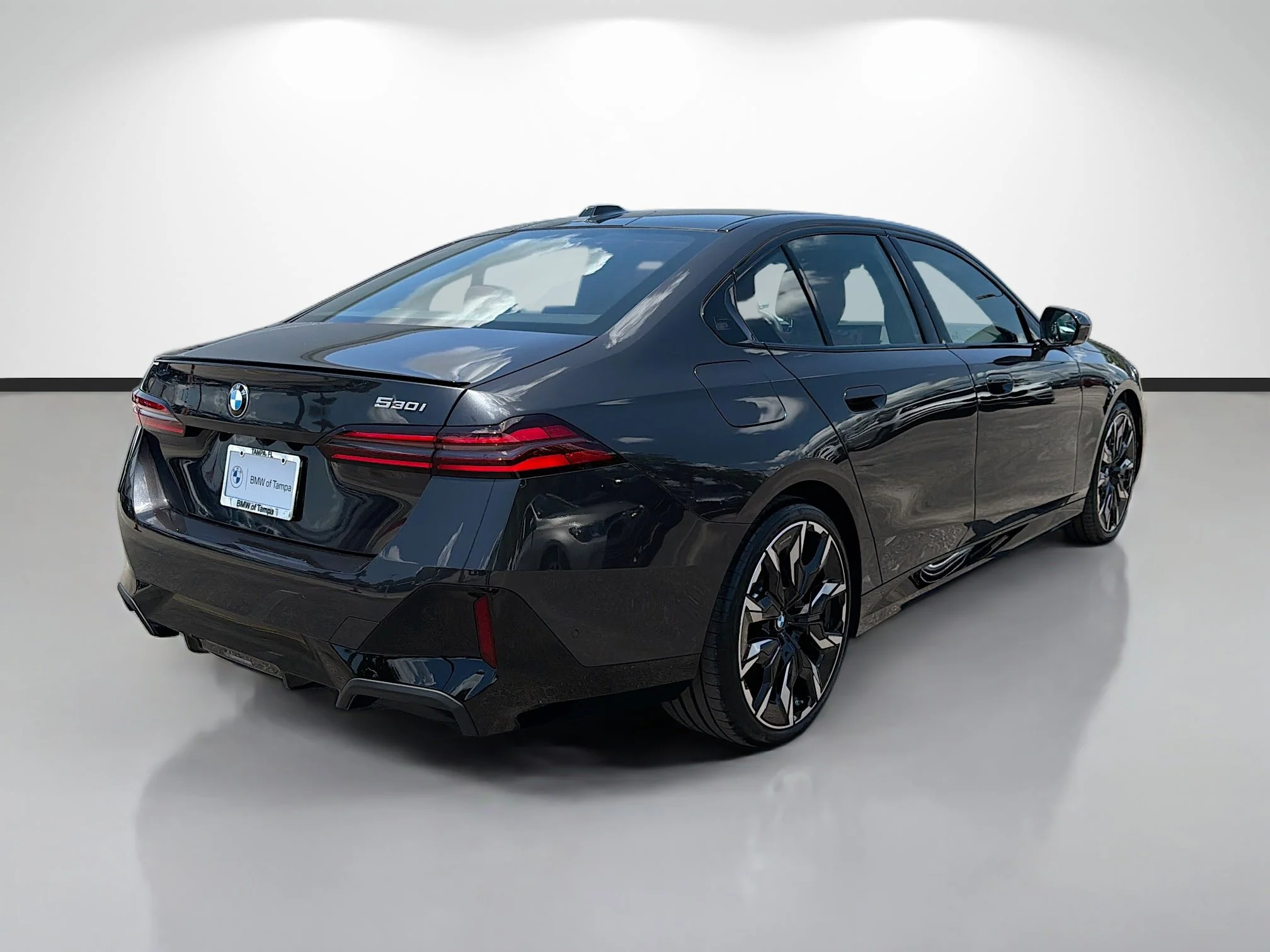 New 2027 Dark Graphite Metallic BMW 530i image 3