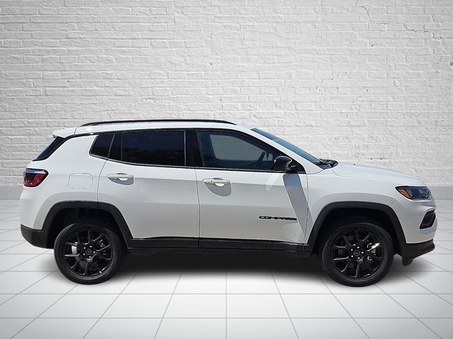 New 2026 Bright White Clearcoat Jeep Latitude image 5