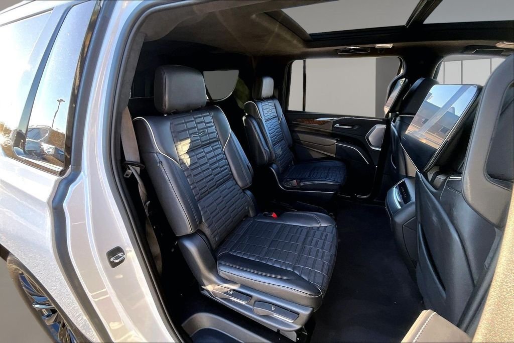 Used 2023 White Cadillac Sport Platinum image 29
