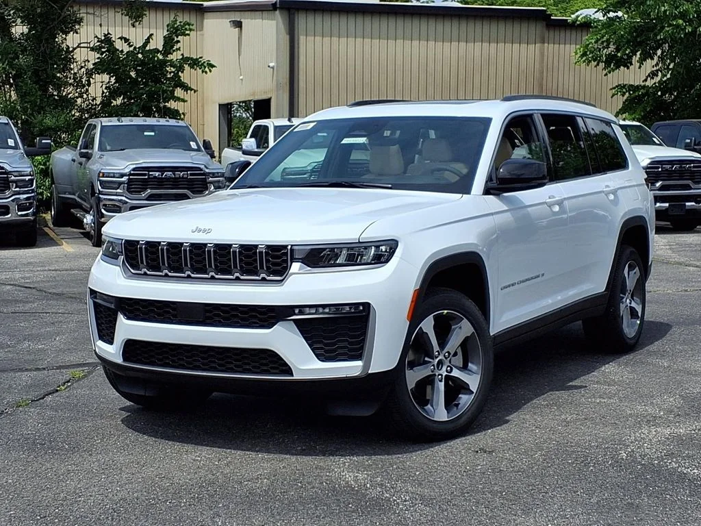 New 2026 Bright White Clear-Coat Exterior Paint Jeep Limited image 2