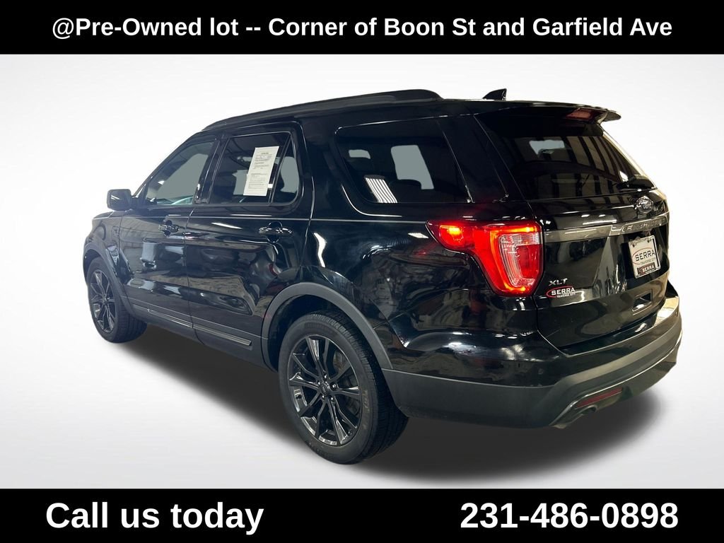Used 2017 Black Ford XLT image 3