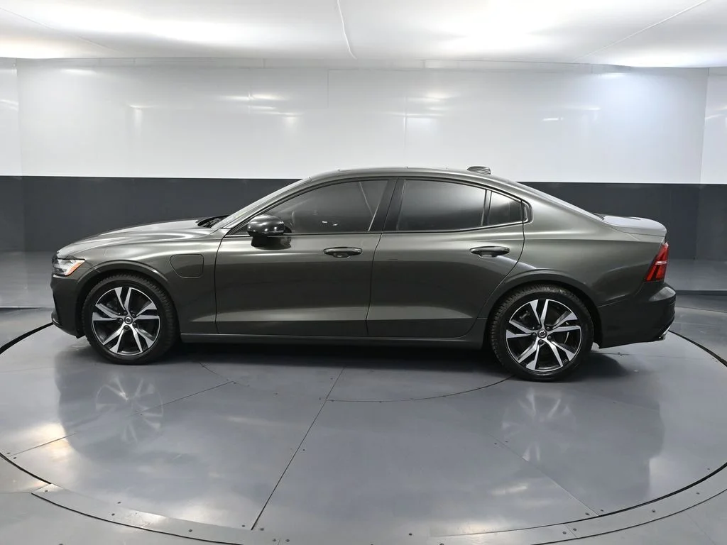 2022 Volvo S60 R-Design Expression - Photo 10