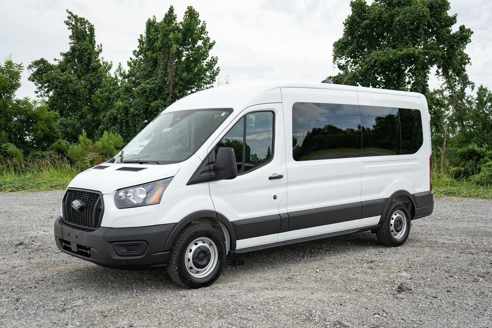 New 2026 Oxford White Ford Passenger Van XL image 3