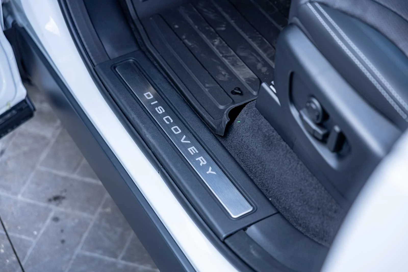2026 Land Rover Discovery S - Photo 14