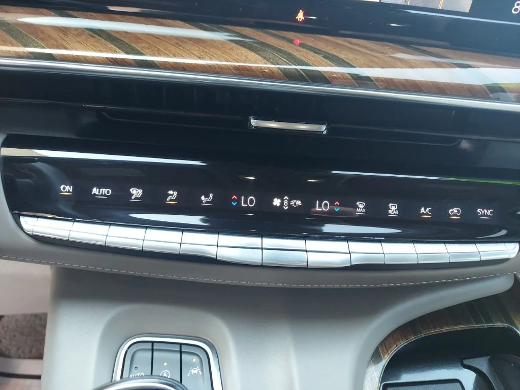 Used 2021 White Cadillac Premium Luxury Platinum image 27