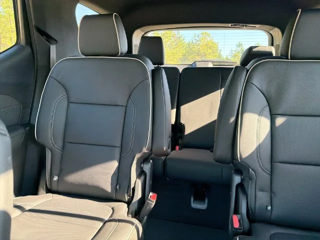 Used 2023 Black Chevrolet Premier image 23