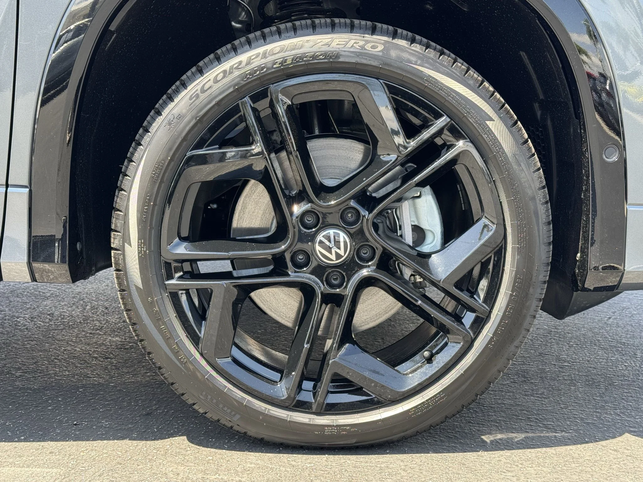 New 2026 Platinum Gray Metallic Volkswagen SE R-Line Black image 10