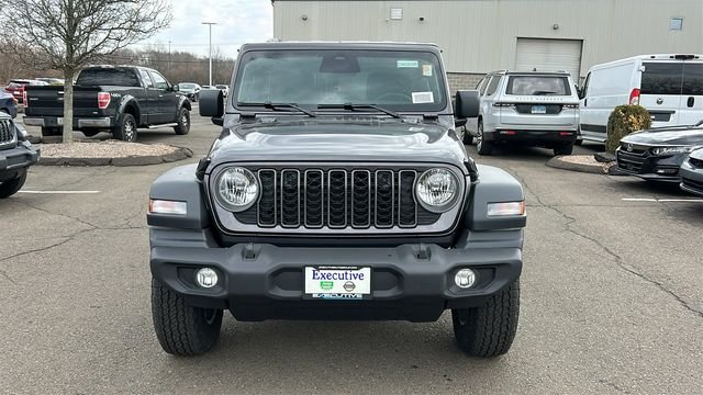 New 2026 Granite Crystal Metallic Clear-Coat Exterior Paint Jeep Sport S image 2
