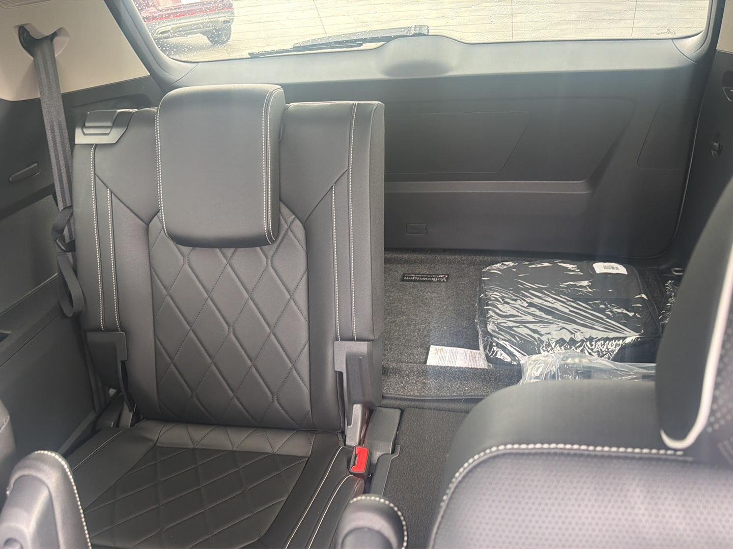 New 2026 Pure Gray Volkswagen 2.0T SEL Premium R-Line image 7