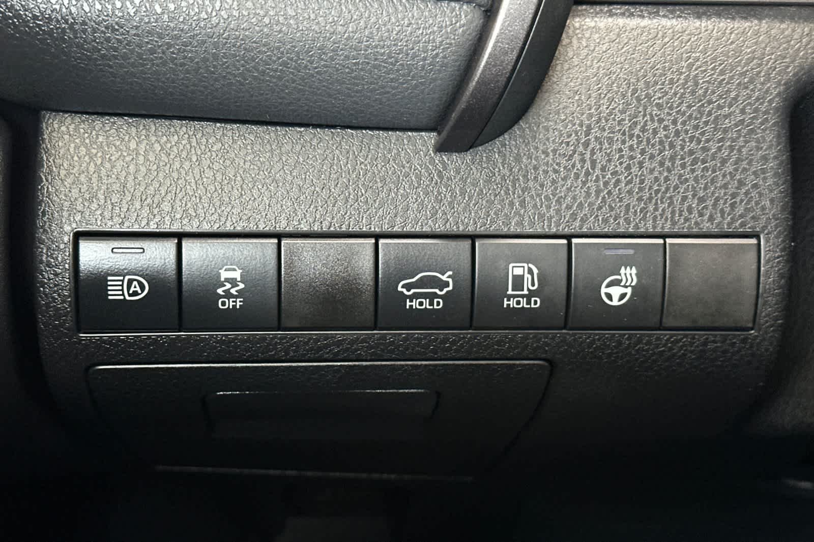 Used 2022 Wind Chill Pearl Toyota XLE image 30