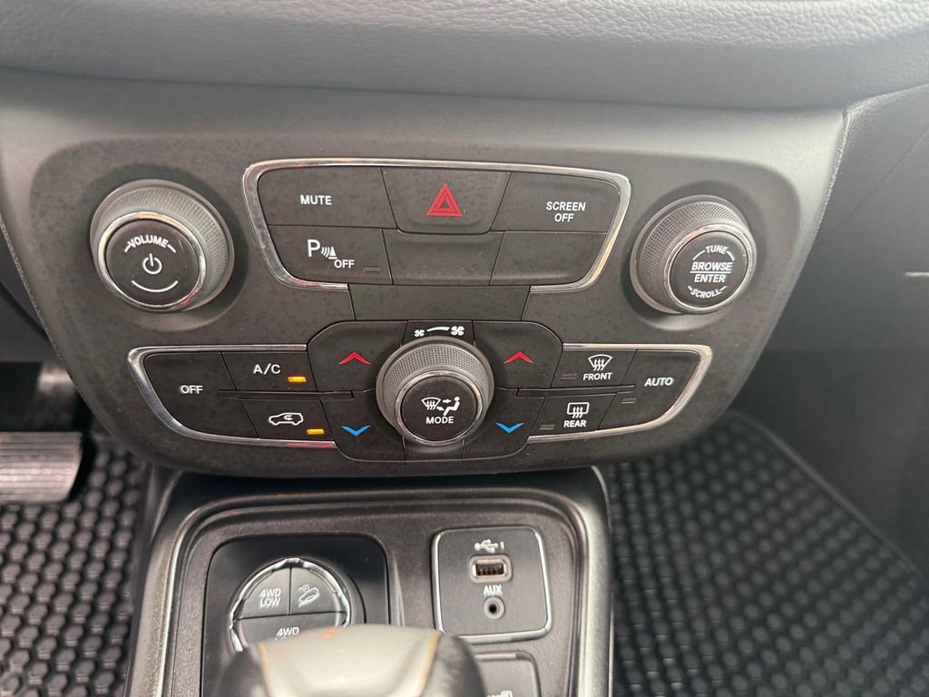 Used 2019 Blue Jeep Trailhawk image 23