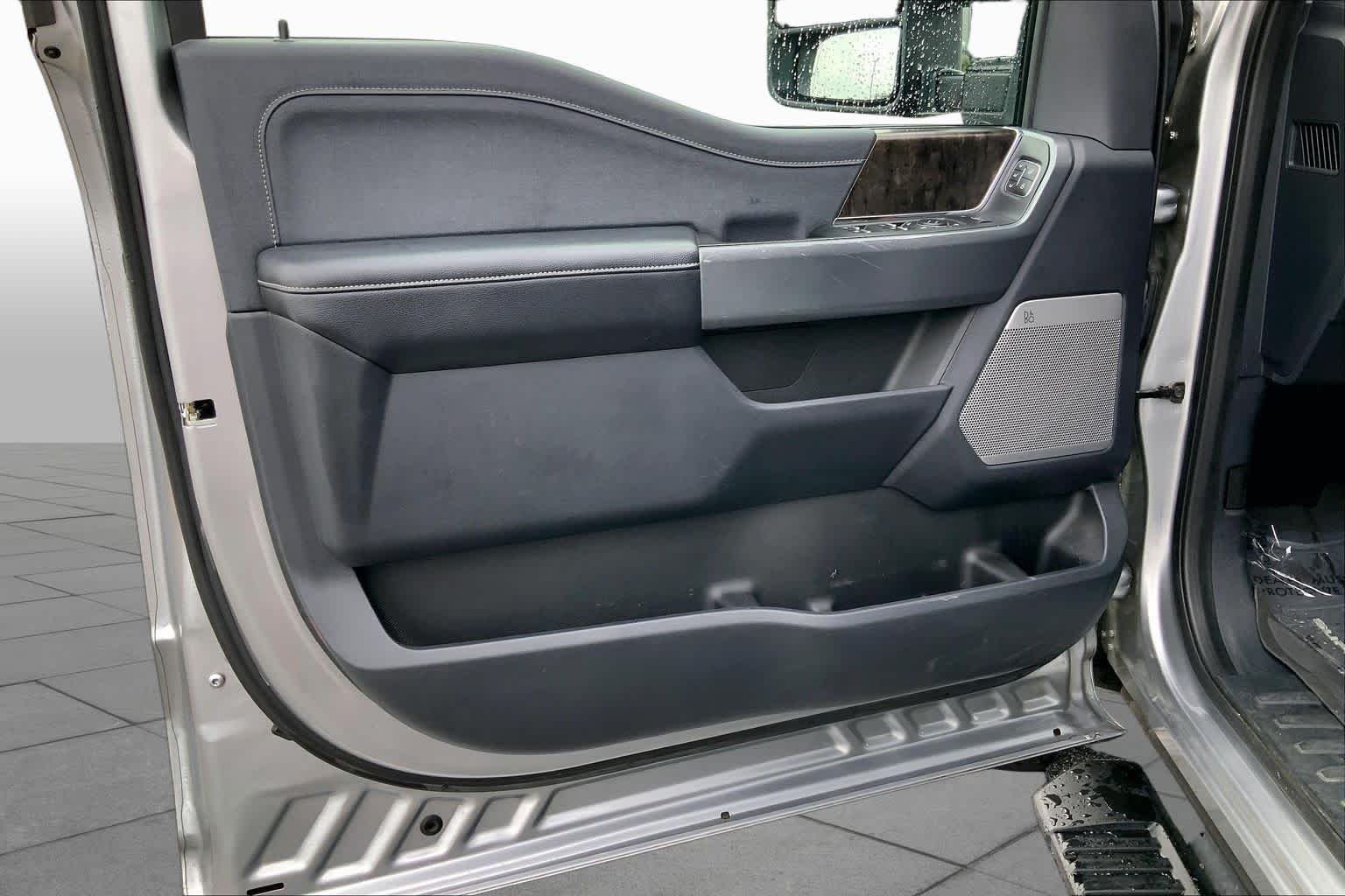 Used 2024 Iconic Silver Metallic Ford LARIAT image 20