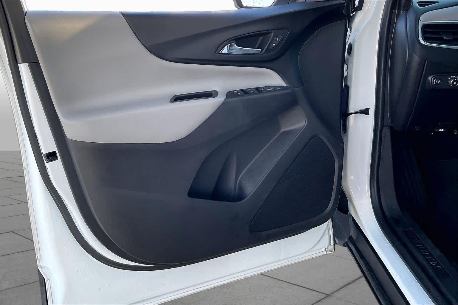 Used 2018 SUMMIT WHITE Chevrolet LS image 21