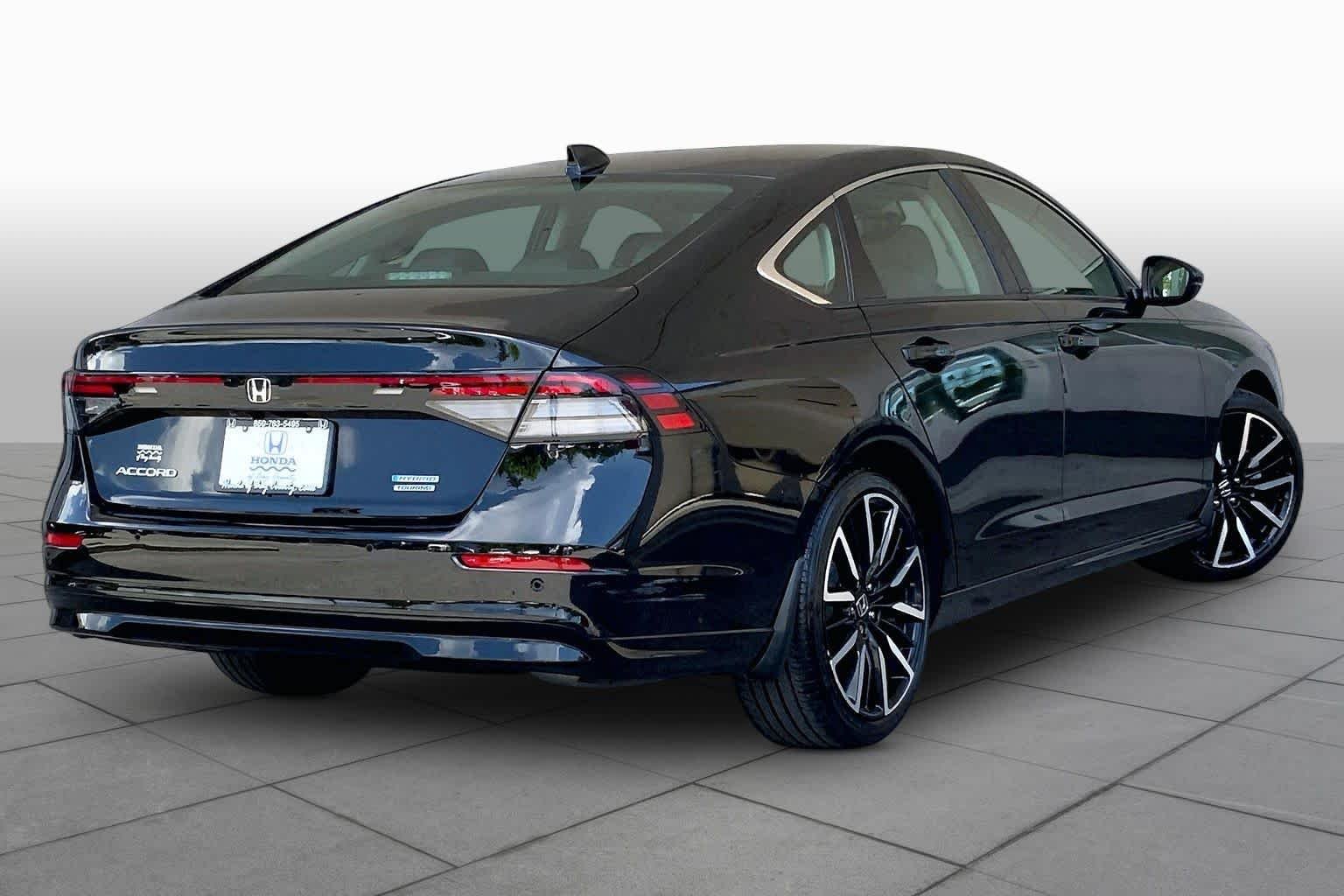 Used 2024 Crystal Black Pearl Honda Touring image 13