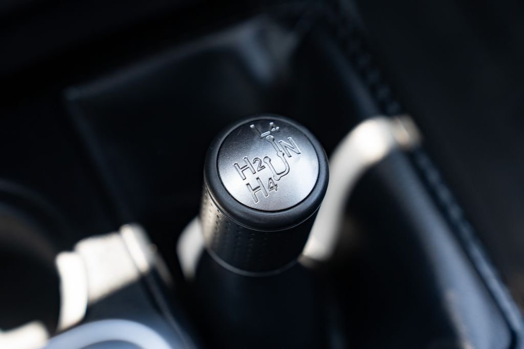 Used 2018 Super White Toyota TRD Off-Road image 20