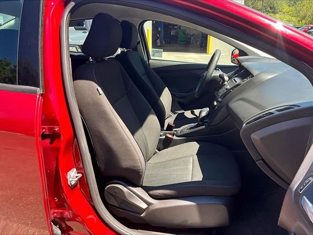 Used 2015 Red Ford SE image 7