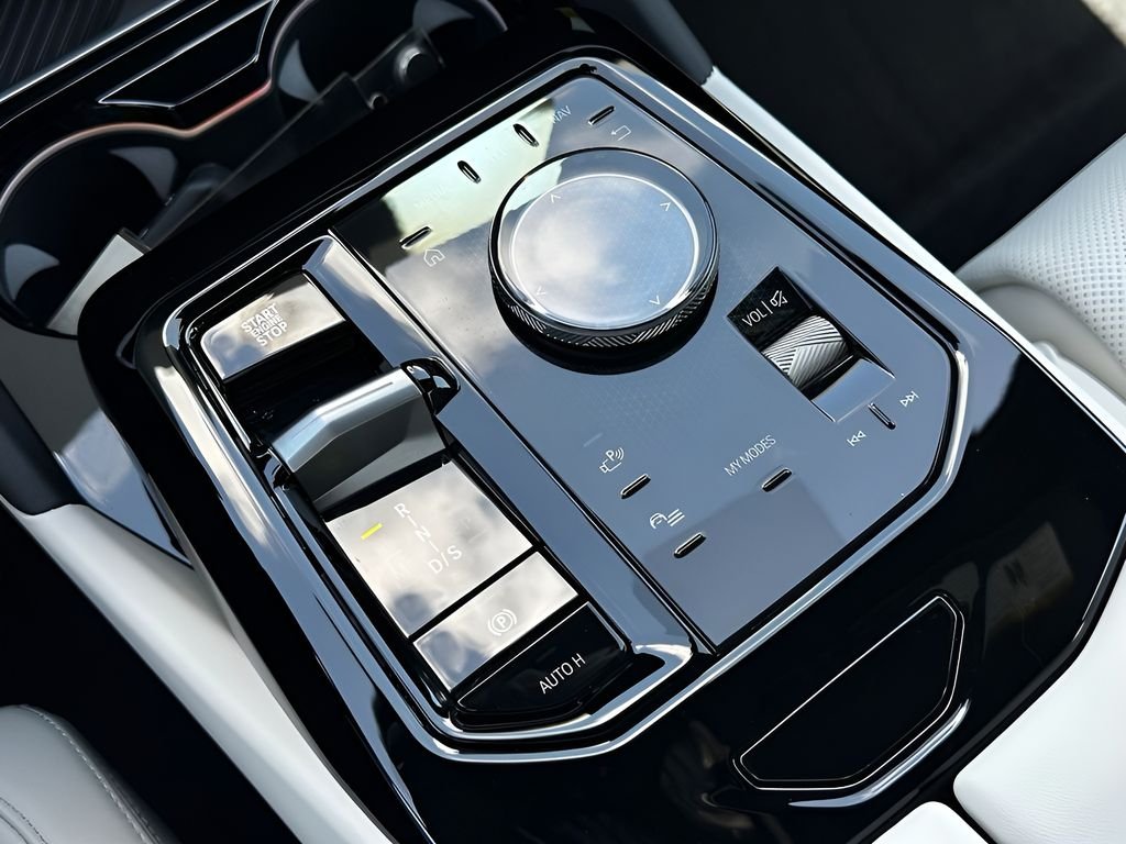 New 2027 Black Sapphire Metallic BMW 530i xDrive image 20