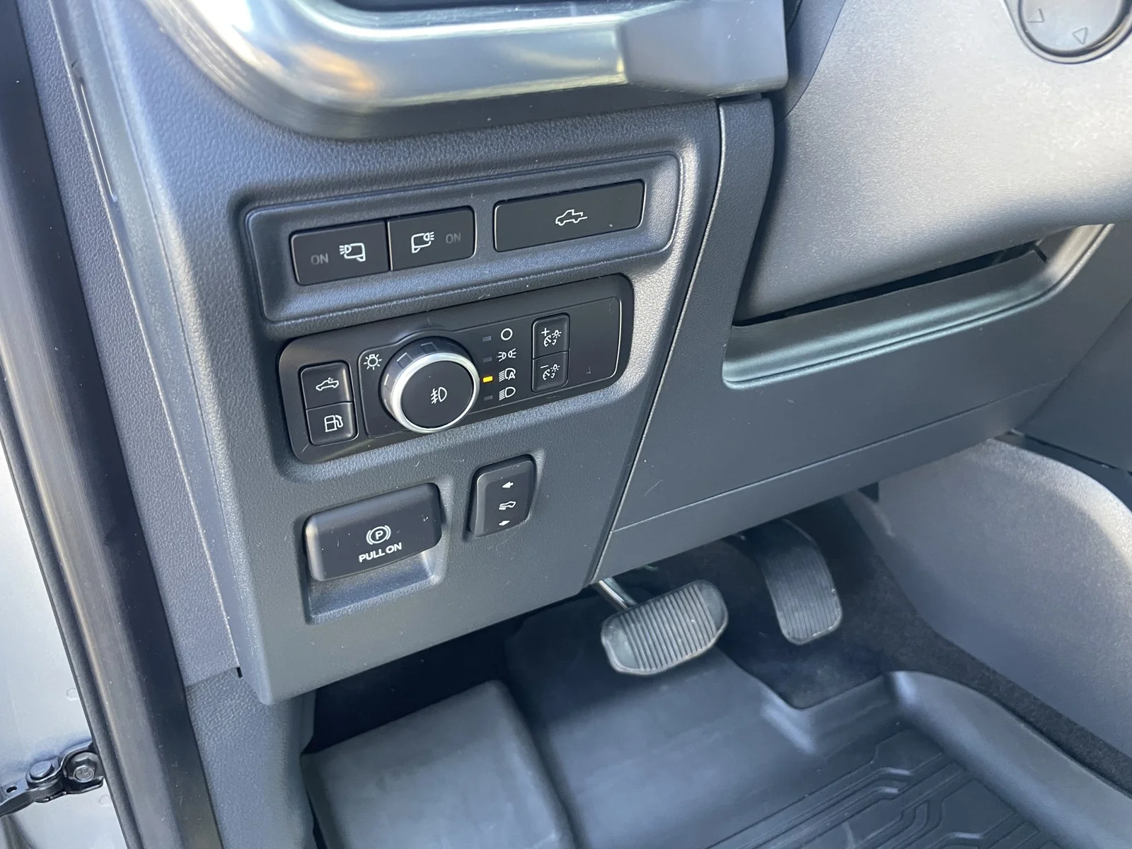 Used 2022 Iconic Silver Metallic Ford LARIAT image 19