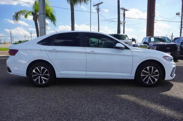 Used 2025  Volkswagen S image 4