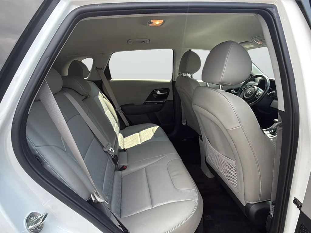 Used 2019 White Kia EX image 25