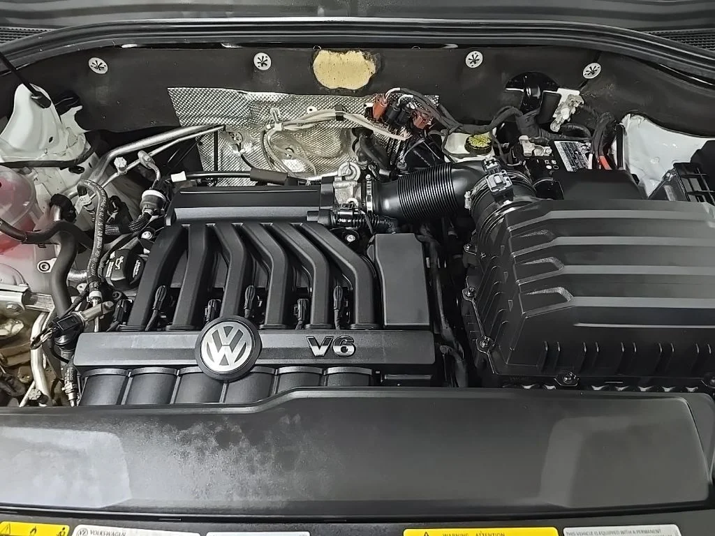 Used 2022 White Volkswagen 3.6L V6 SE w/Technology image 12