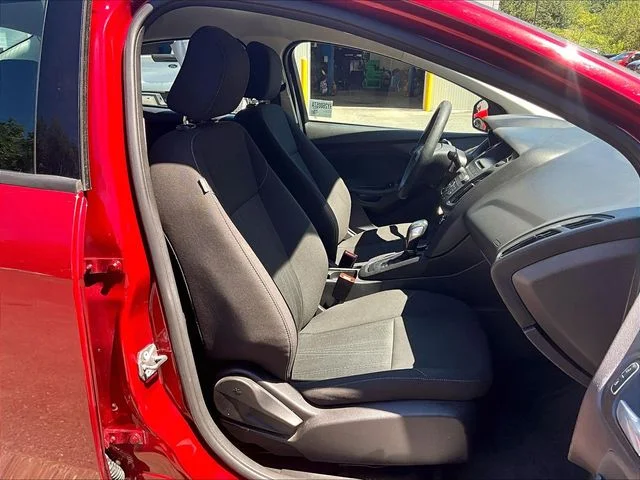Used 2015 Red Ford SE image 7
