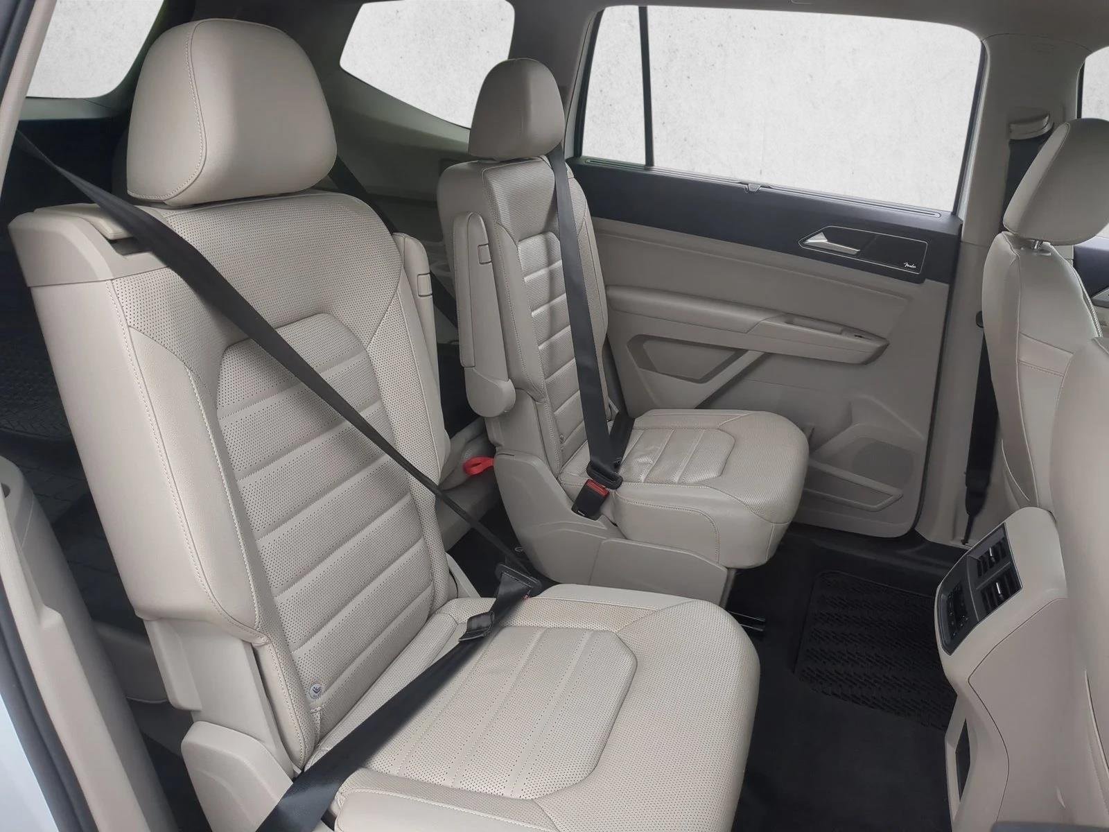 Used 2018 Pure White Volkswagen 3.6L V6 SEL Premium image 22