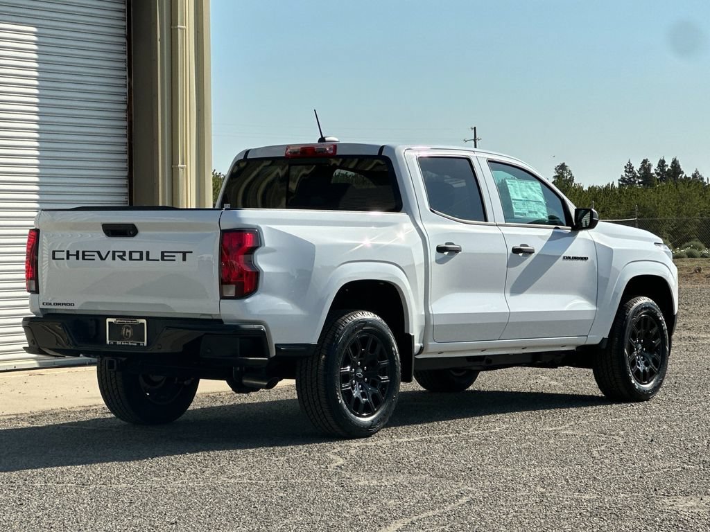 New 2026 Summit White Chevrolet WT image 4