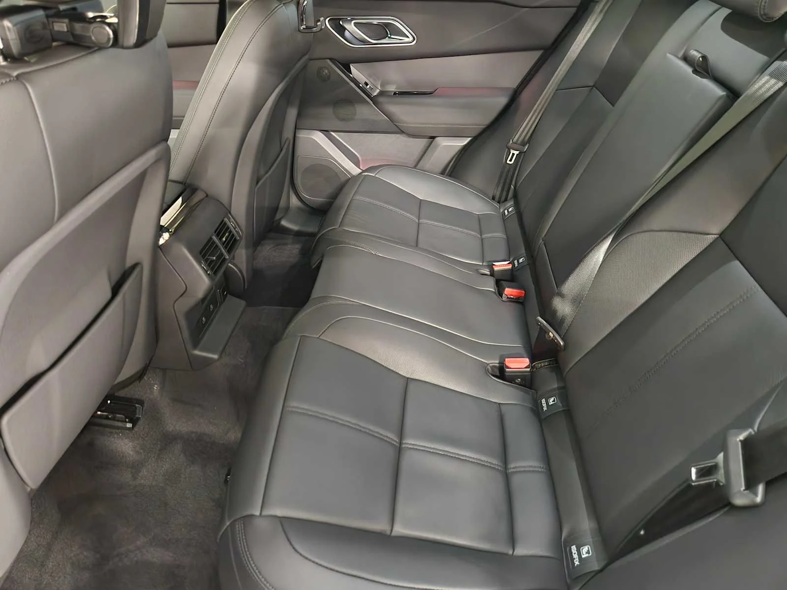 New 2026 Santorini Black Metallic Land Rover S image 47
