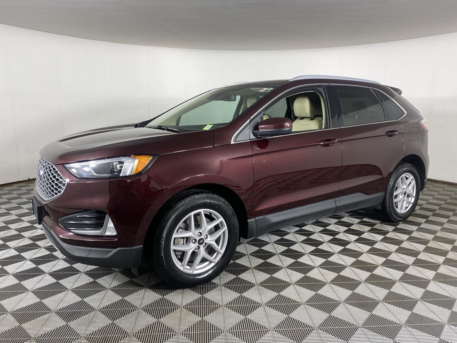 Used 2023 Burgundy Velvet Metallic Tinted Clearcoat Ford SEL image 3