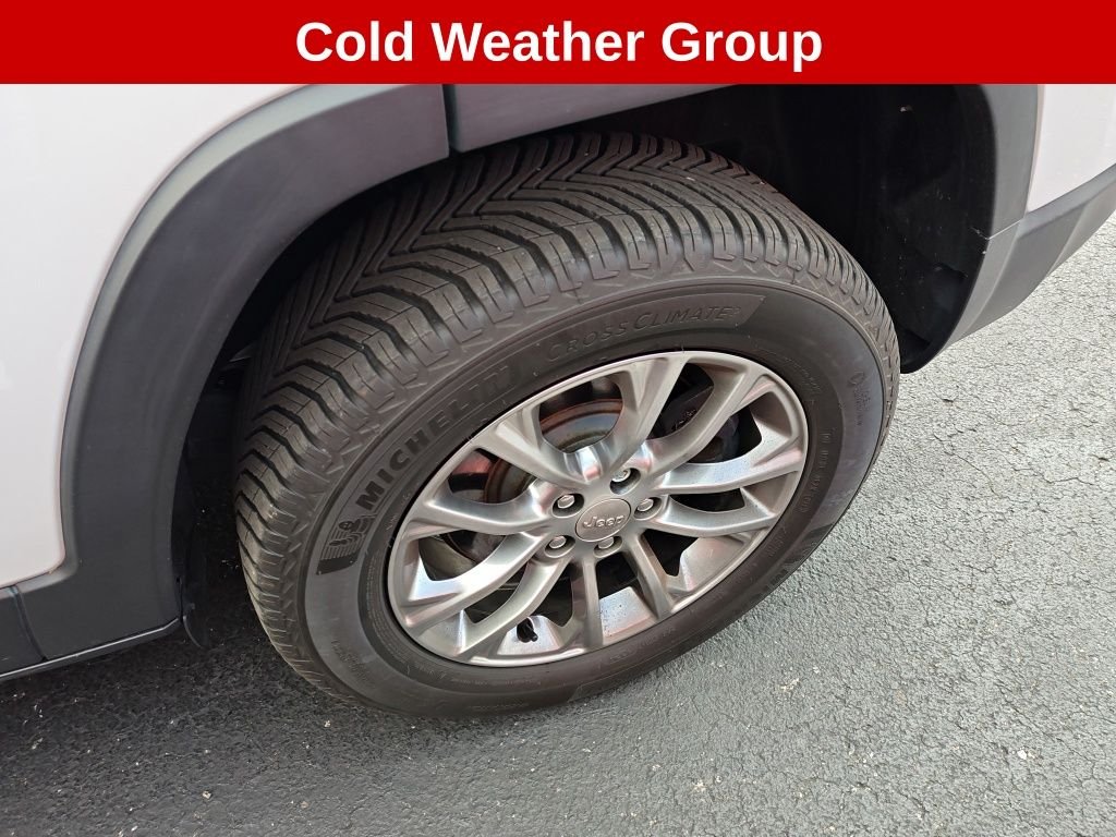 Used 2019 White Jeep Latitude Plus image 4