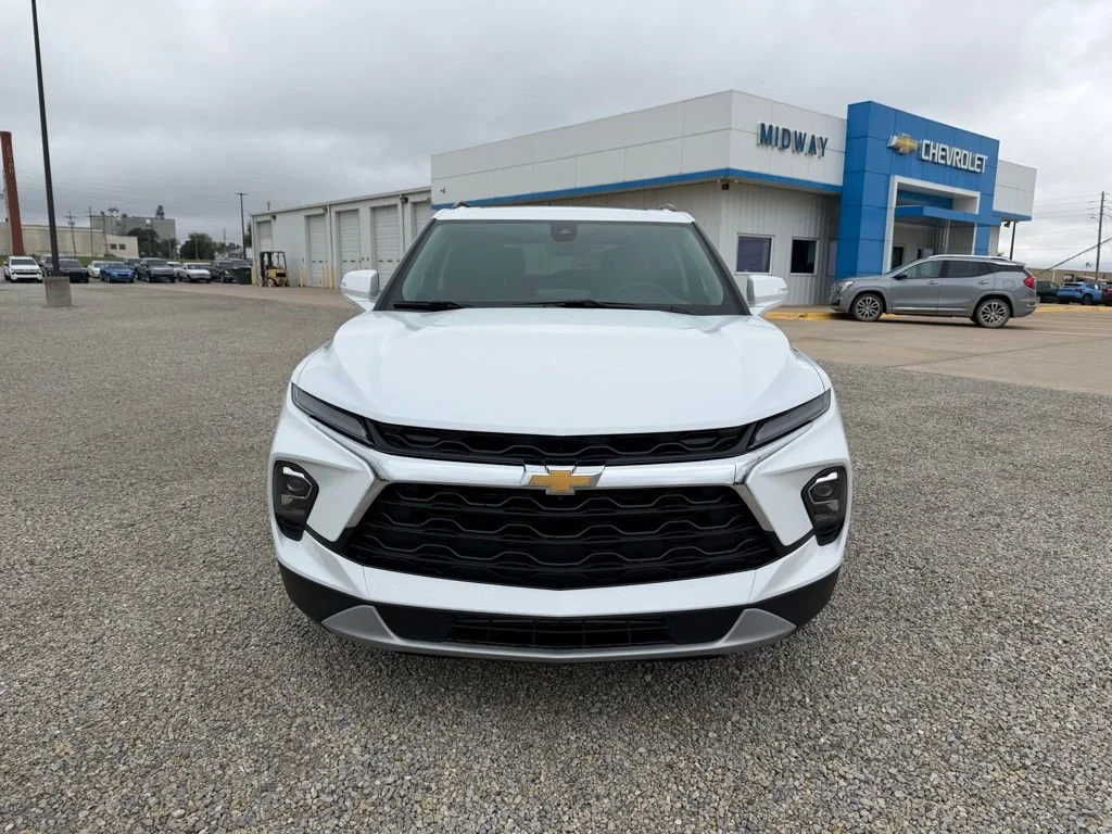 New 2026 Summit White Chevrolet 3LT image 8