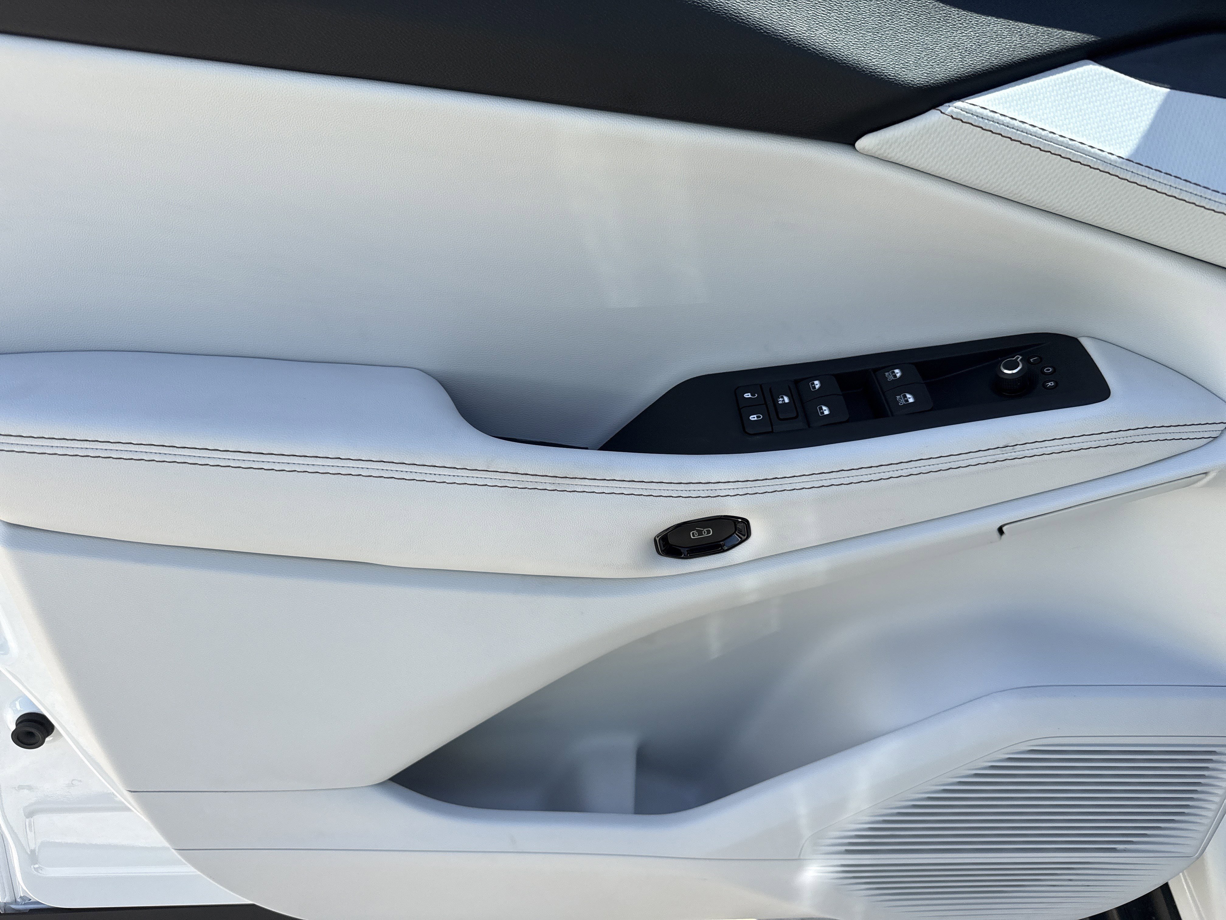 New 2026 Bright White Clearcoat Jeep Limited image 10