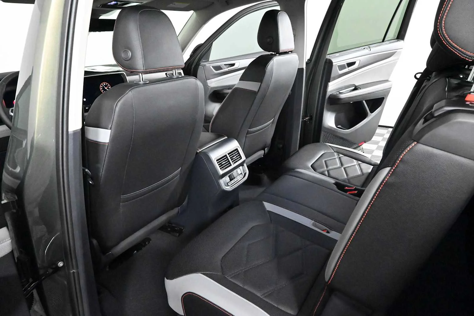 New 2026 Avocado Green Pearl Volkswagen 2.0T Peak Edition image 16