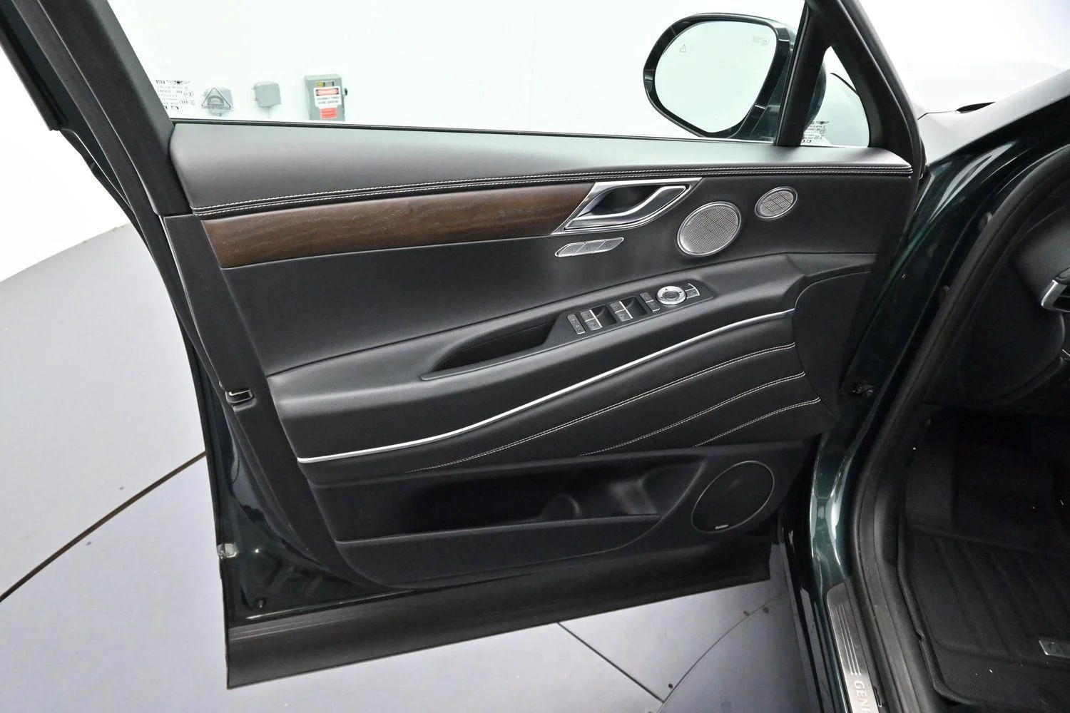 Used 2023  Genesis 3.5T AWD image 9